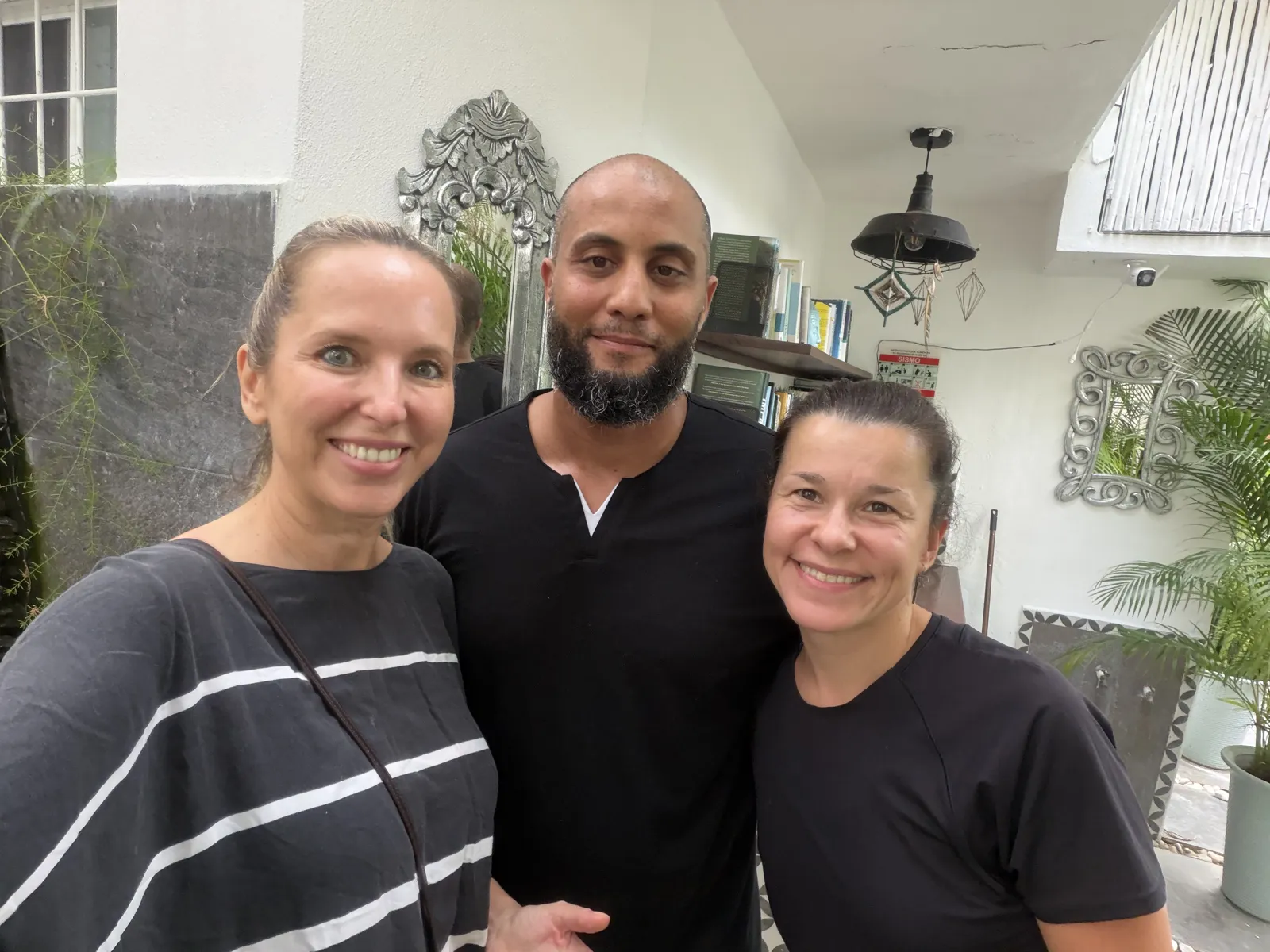 Juice Fast guests with their host, November 2025